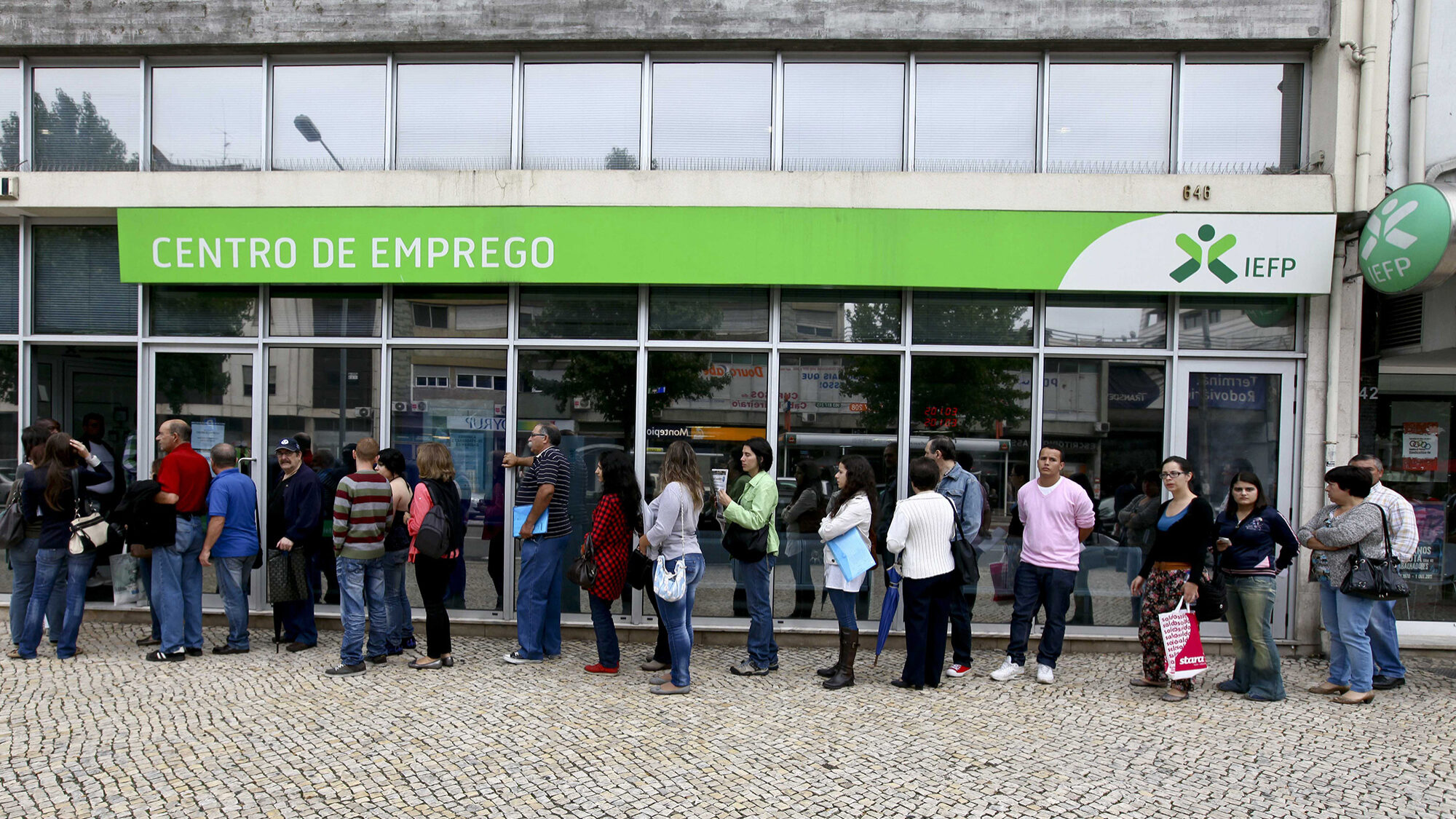 Desafios estruturais no mercado laboral impactam a estratégia empresarial