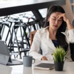 Gestão do esgotamento: Como evitar que a pressão laboral destrua a produtividade